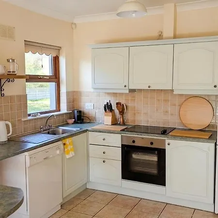 Peaceful 2-bedroom With Wood Burning Stove And Sunny Balcony, Short Walk To Beach, Pet Friendly