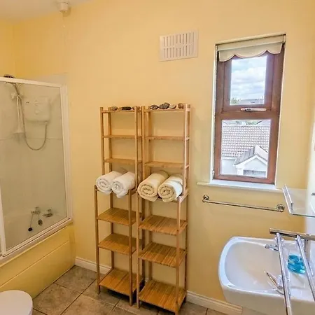 Apartment Peaceful 2-bedroom With Wood Burning Stove And Sunny Balcony, Short Walk To Beach, Pet Friendly